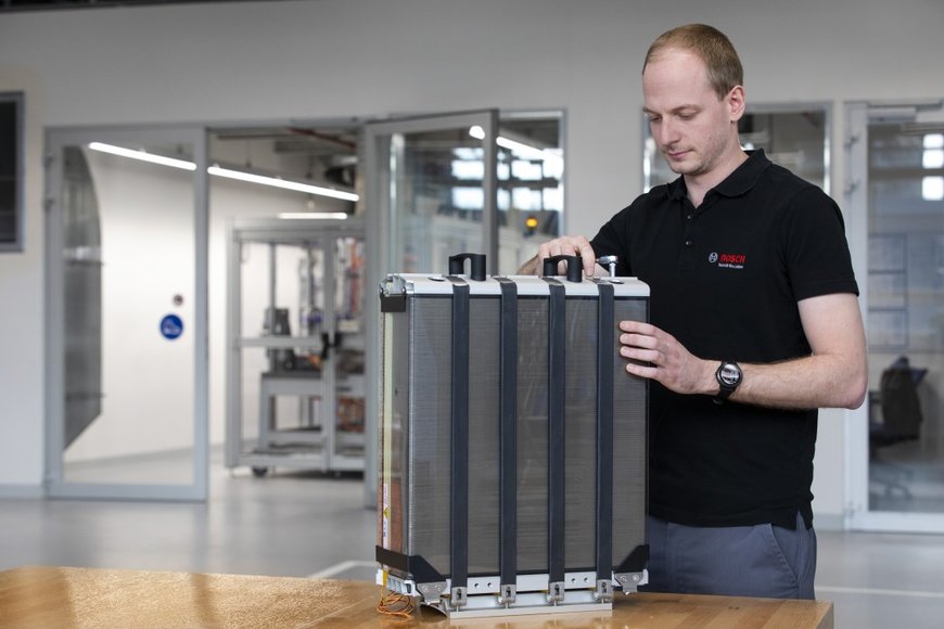 Bosch steigt in die Serienfertigung von Brennstoffzellen für Lkw und Pkw ein
